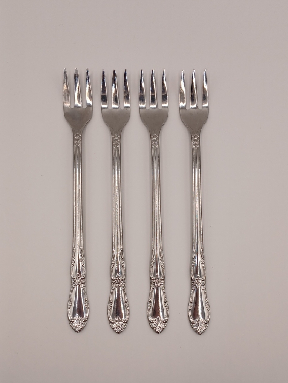Wm Rogers Oneida Fenway Deluxe Stainless Cocktail Forks Set of 4